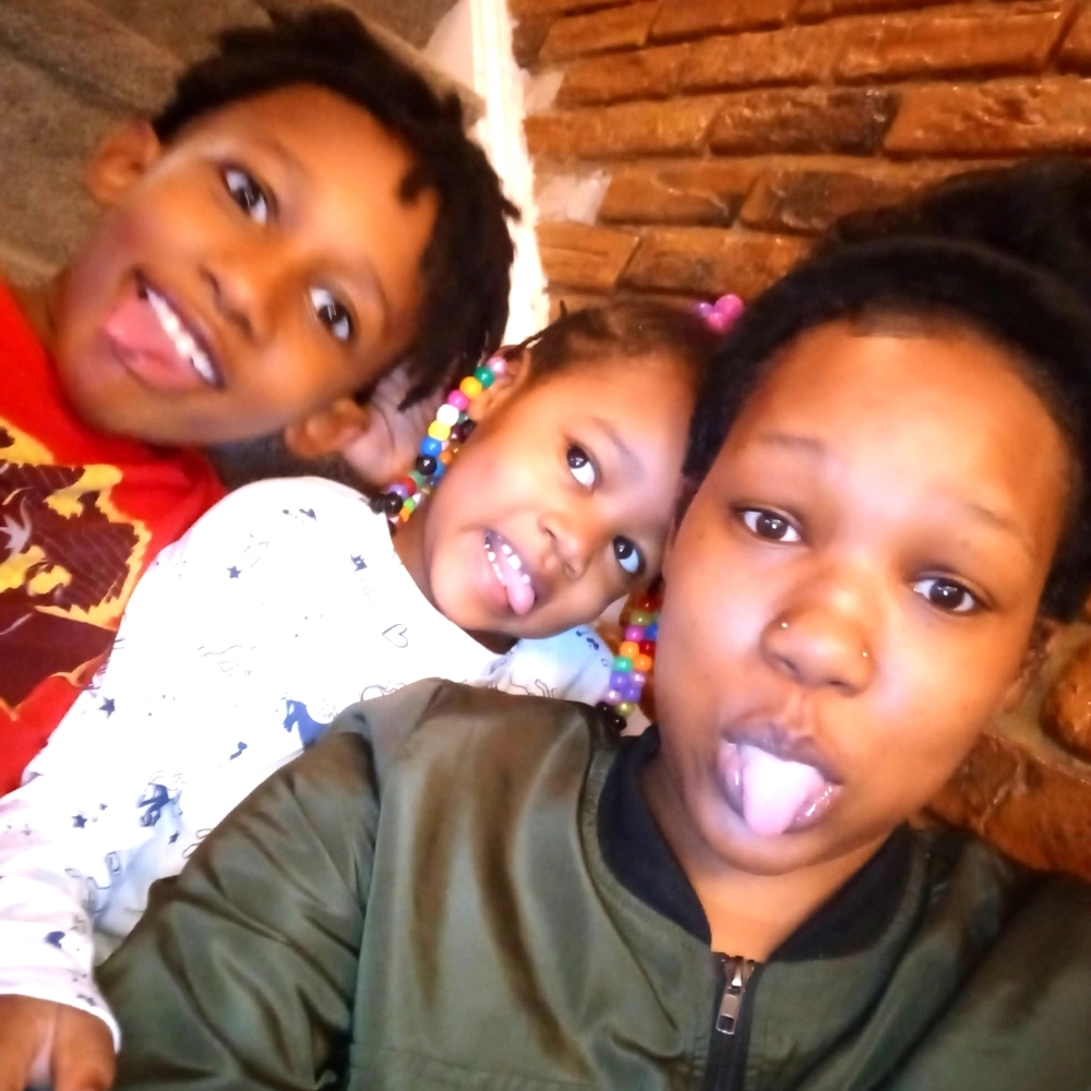 Hey guys im Dominique come shop with me